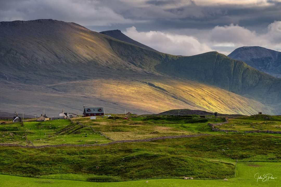 Scottish_Banner's tweet photo. The green flields of #Scotland.
Great ๐ธ @Johnpow1 Photography
#Scotland #LoveScotland #ScottishBanner #ScotlandIsNow #AmazingScotland #TheBanner #BestWeeCountry #BeatifulScotland https://t.co/ldR8gQ5KP3