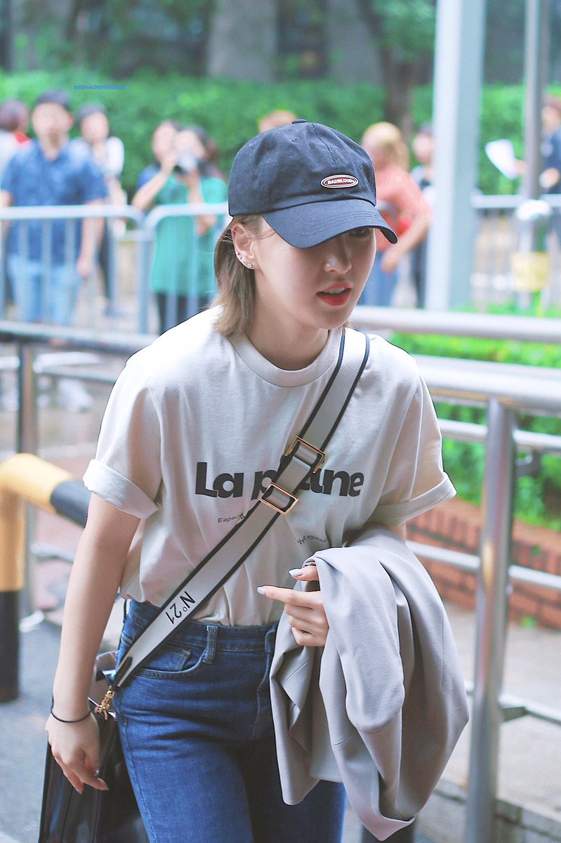 haengbork's tweet photo. the rolled up sleeves + piercings + cap + coat in hand,,, jusko ang igop igop 🤭🥰 https://t.co/n59tz6VDtt