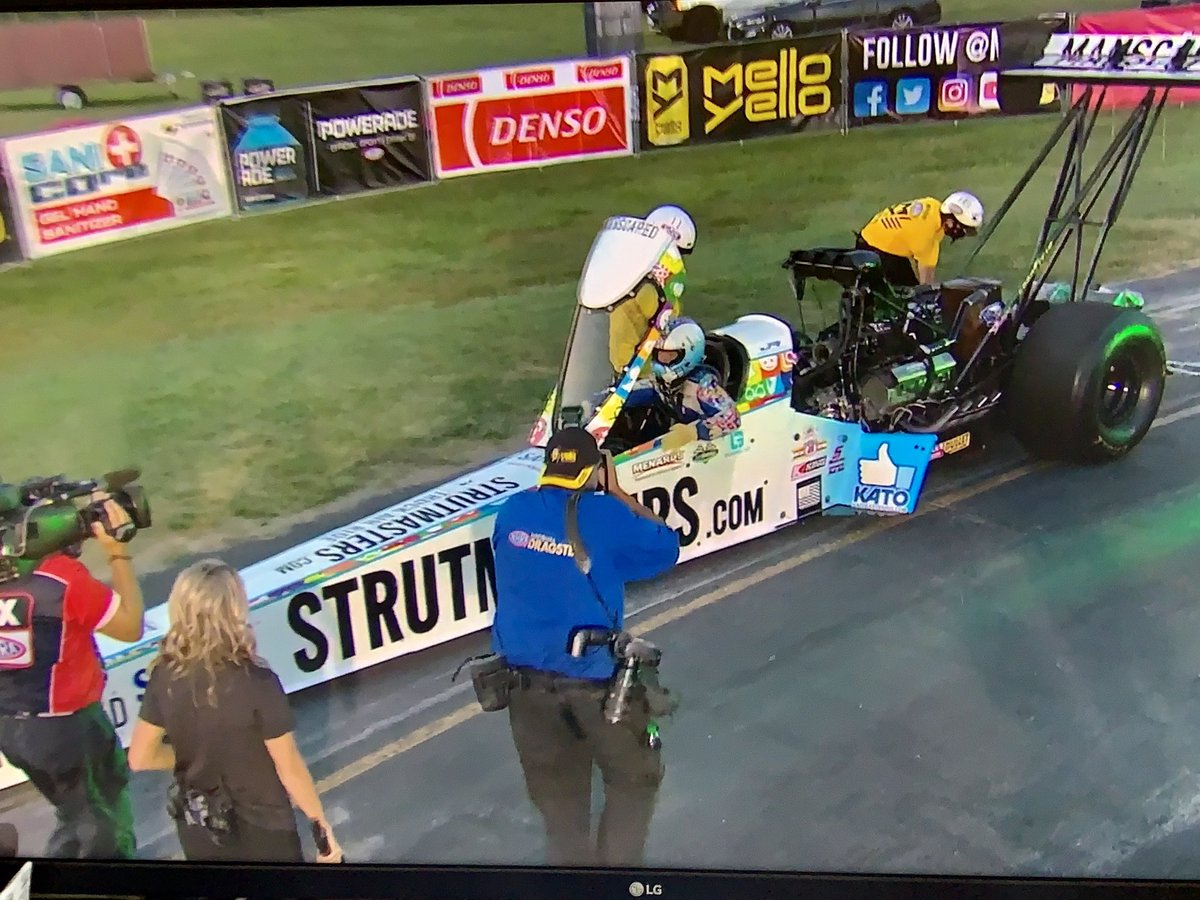 ELZZ101's tweet photo. @TheJustinAshley @NHRA @WFORadio @AmandaBusick #firsttimeWinner #Congrats #nitrotime @strutmasters @katmac801 @wst_photo @WFOJoe @NHRAReinhart https://t.co/M80tEh7vsv
