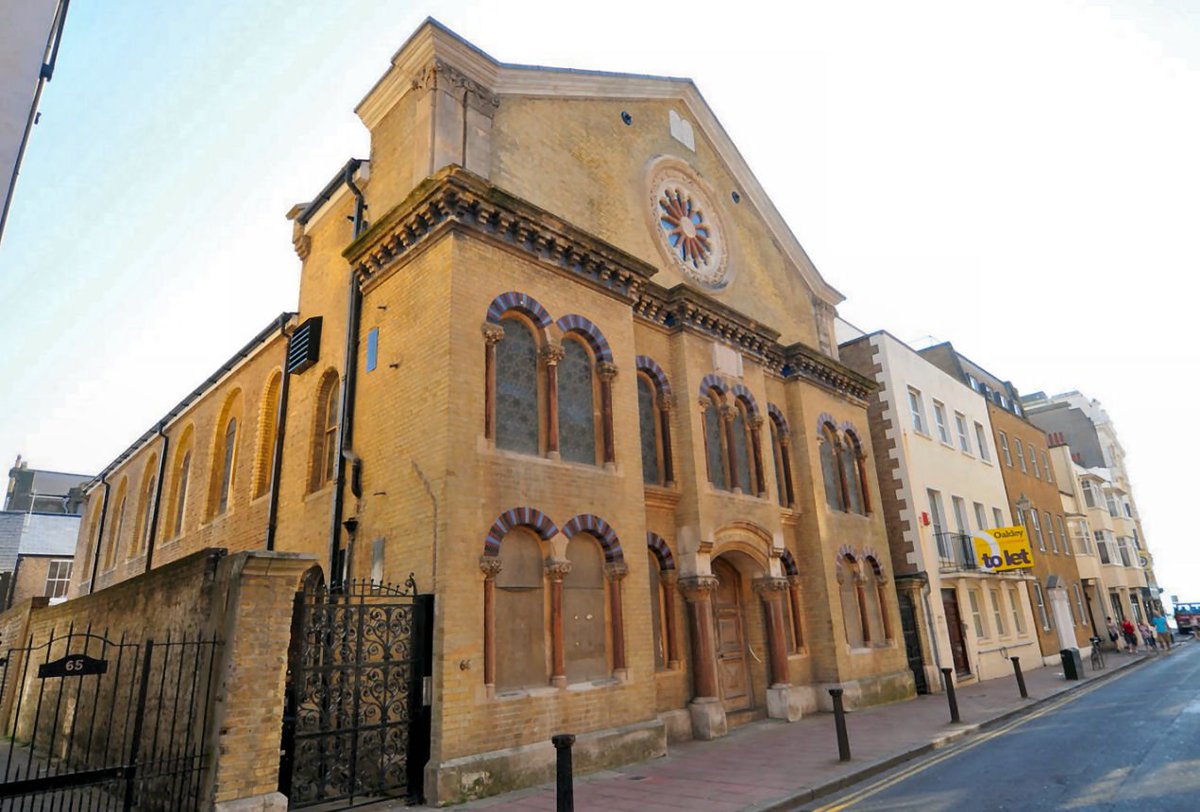 The Middle Street Synagogue was built in 1875 in Brighton, England.Its design is a mix of Italian Renaissance and Byzantine Revivalism. The interior decoration was funded by the Sassoon family.