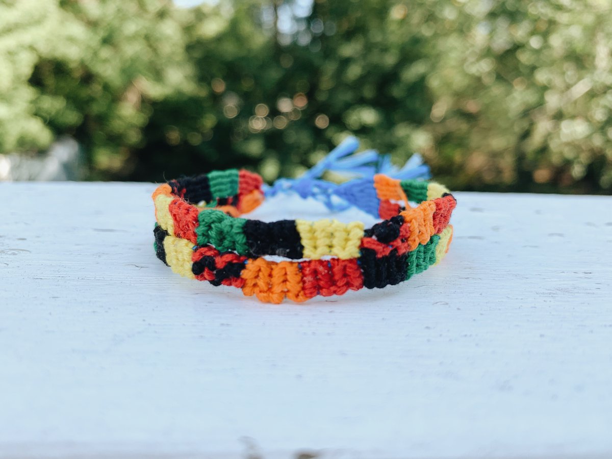 wulivia19's tweet photo. Selling #HarryStyles cardigan inspired bracelets and keychain on my ETSY. #harrystylescardigan #friendshipbracelets https://t.co/d98hKEOLQw https://t.co/vDGUH6w9SY