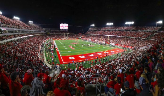 TaiLeonard9's tweet photo. Extremely blessed to recieve my first scholarship and offer from the University of Houston!! #GoCoogs @CoachBigBrown @ShaunWynn10 @NSSH_Mustangs https://t.co/d9Cx2lCUYa