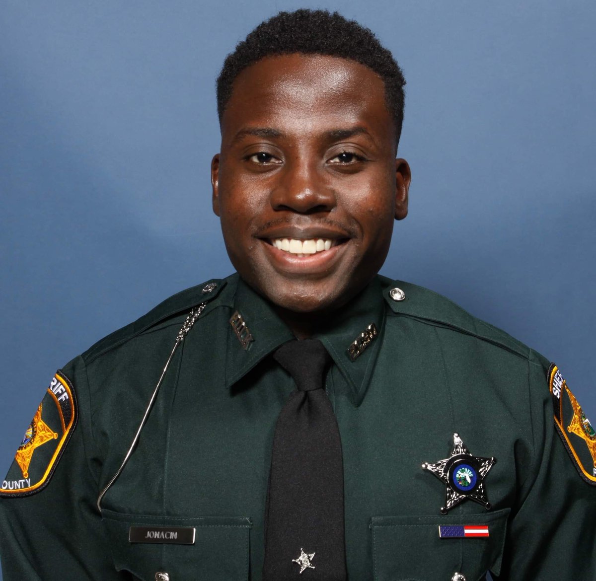 GBBreezyyy's tweet photo. I am now a Deputy Sheriff 🙏🏾 The goals is to be successful. Be Happy. Be Positive. Be Great. Appreciate the small things in life ♥️ https://t.co/4pnlU0BFlk
