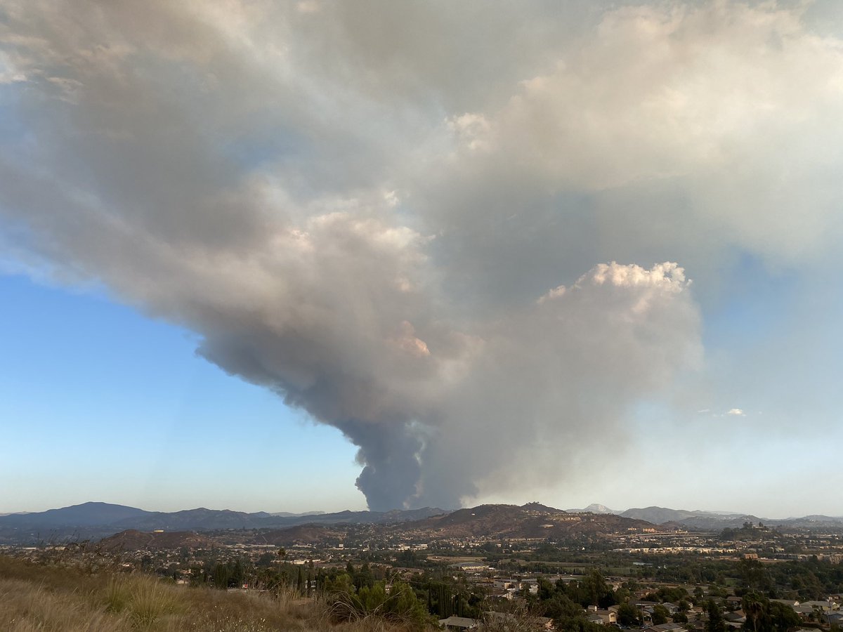 AystheAce's tweet photo. @CalDisasters Yep, could see the pyrocu from Santee. #dasbad #valleyfire https://t.co/xWaeBuoWfo