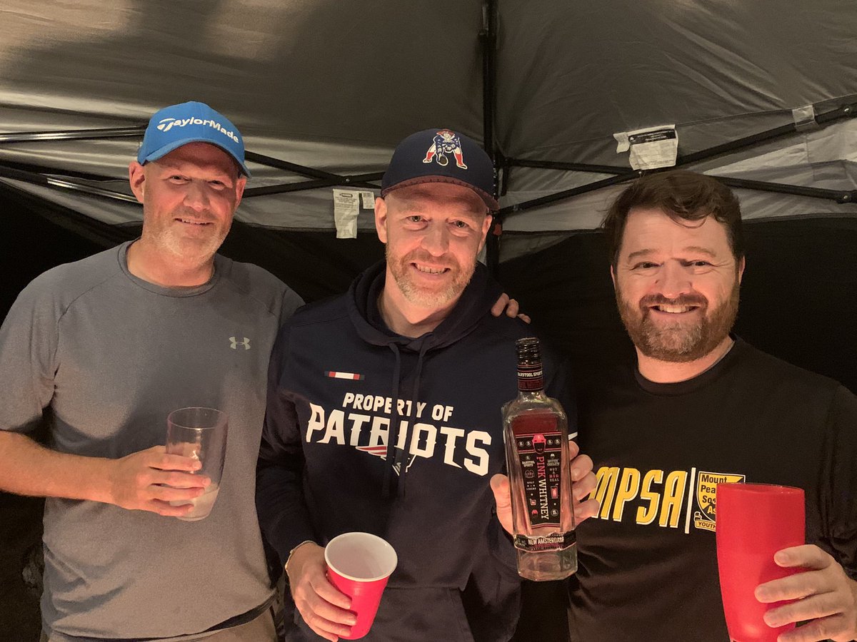 andyboom's tweet photo. Havin’ a @pinkwhitney in Terra Nova, NL @BizNasty2point0 @ryanwhitney6 @RearAdBsBlog The @NYIslanders fan on the left is hoping for a big win!! @MikeCKirkland @Hot_shot77 https://t.co/bpkD8PkysP