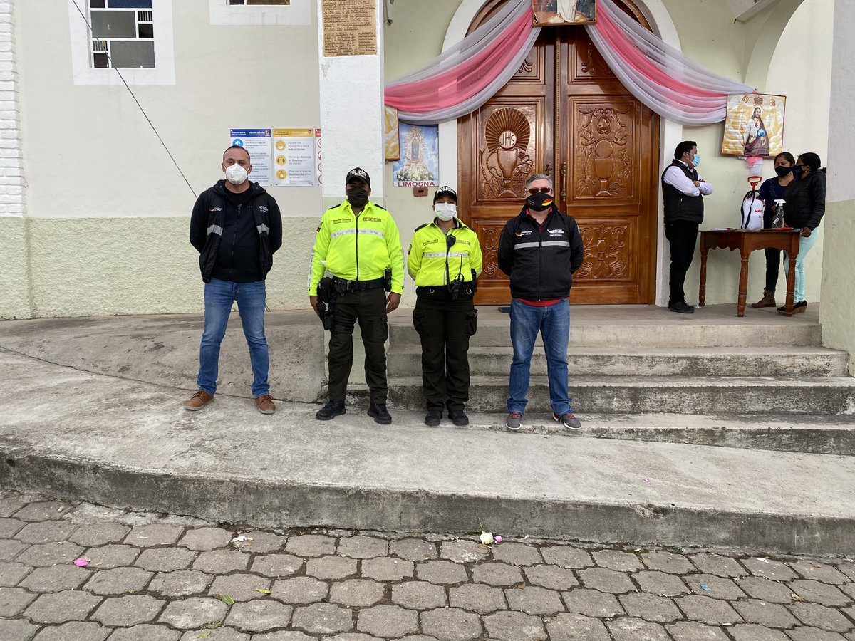 Se  realiza el operativo de control y distanciamiento en la iglesia central de la parroquia, para evitar la aglomeración de las personas. Autoridades que intervinieron Jefe Político, Teniente Político y Comisario Nacional del Cantón San Fernando.