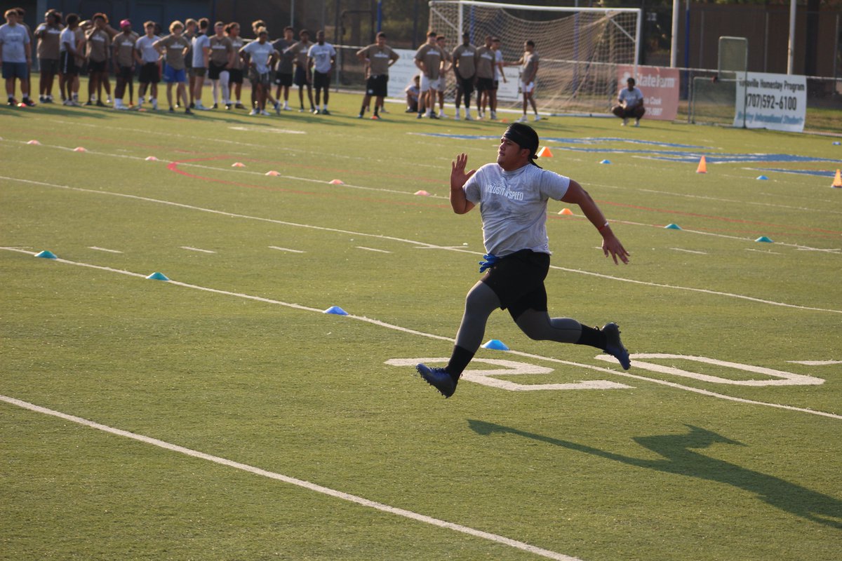 SSFWarriors's tweet photo. #LuisBernardino [⁦@yaboyluie32⁩] opening up his stride during the #XclusiveSpeed⁩ #BayAreaTop100Showcase 40y-sprint. https://t.co/Yy4EpVCC39