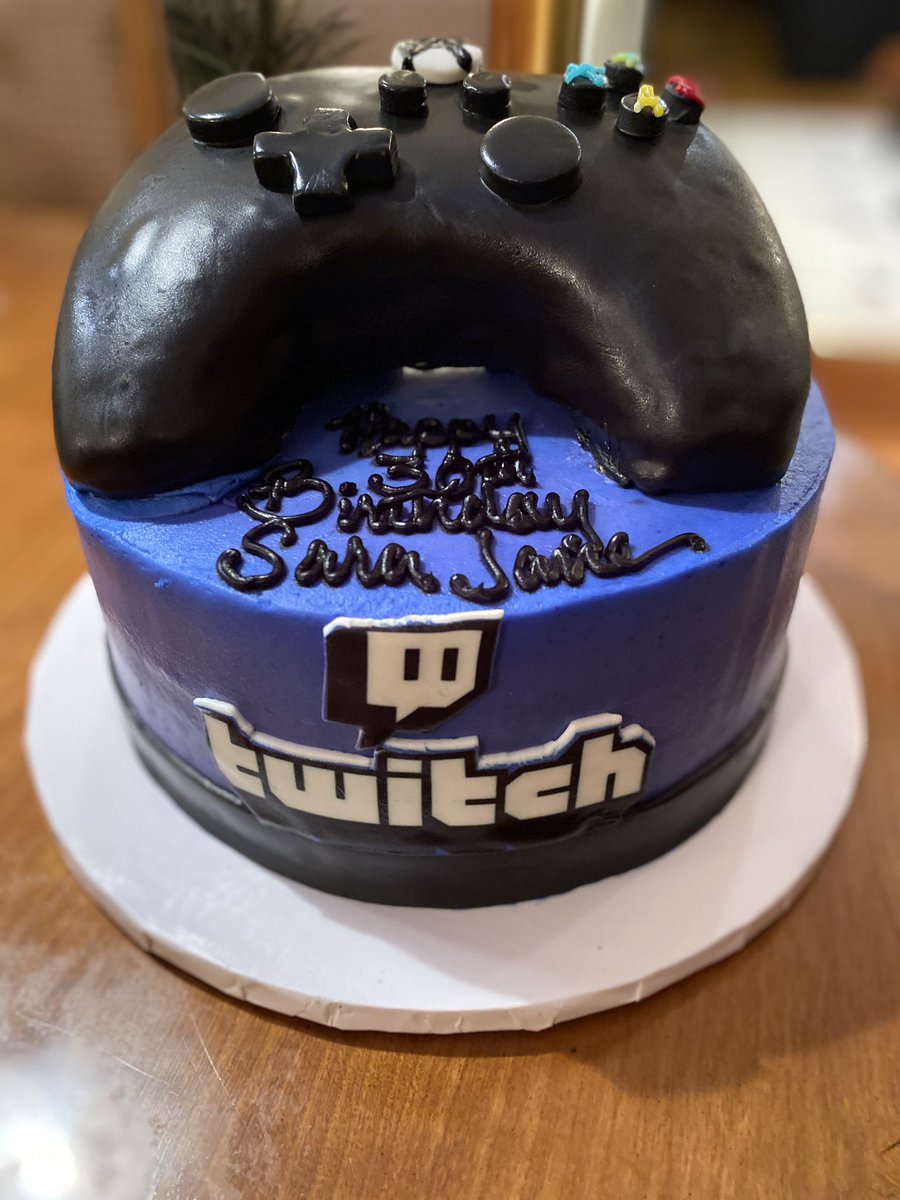 SaraJGamelli's tweet photo. Hands down the best Birthday cake I’ve gotten out of all of them. #chapter30 #TwitchAffilate #xboxcake #twitchcake #twitchaffiliate #dirtythirty https://t.co/CCtO7RoV8W