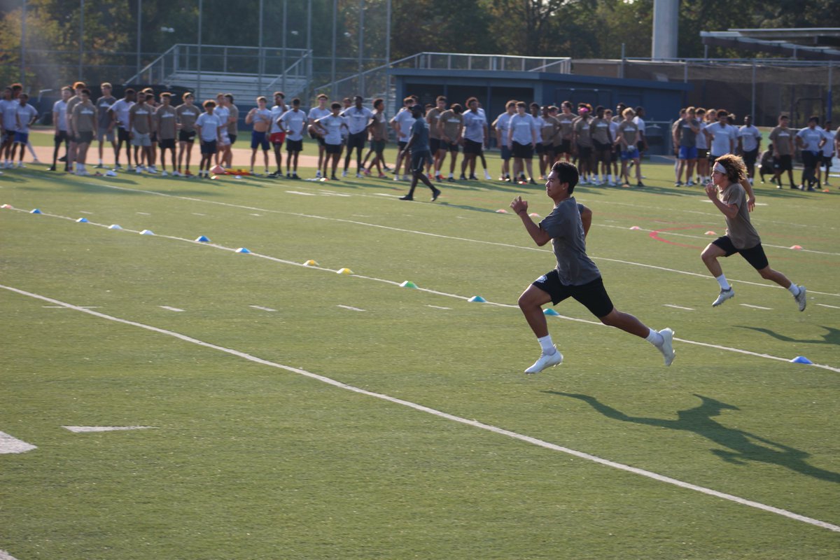 SSFWarriors's tweet photo. #MariuszTan, Sophomore QB, getting timed during the #XclusiveSpeed⁩ #BayAreaTop100Showcase in the 40y-sprint. https://t.co/19GCasUFBd