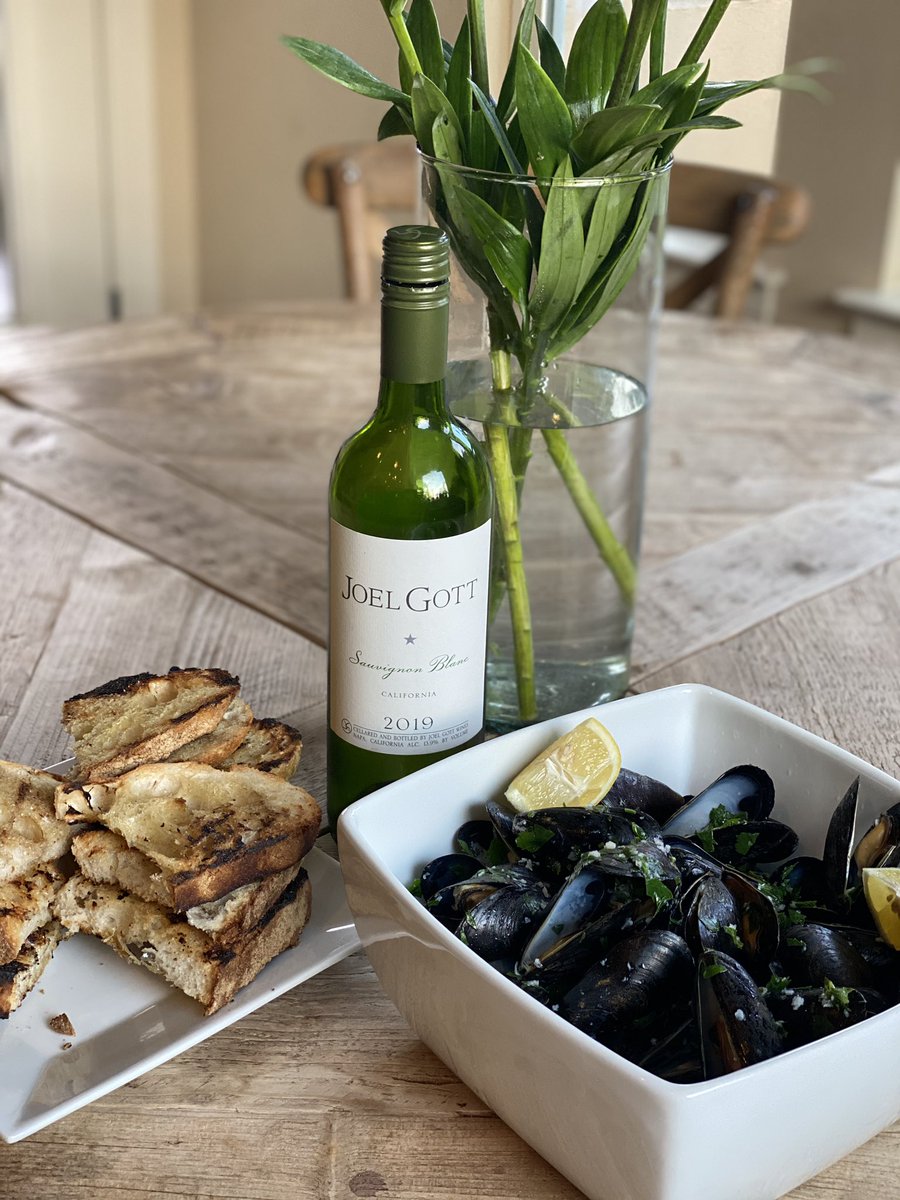 rhyno_aus's tweet photo. Ok, nailed it. Good call @joelgott! and then added smoked trout wrapped in prosciutto, wife’s money mushroom risotto and some #bertani Pinot Grigio. Tiramisu wraps up for the win! #dunkthebread https://t.co/B12l0vMJ0r