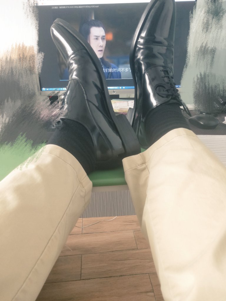 有一个周末浪费了，穿了十几天的臭黑袜，粘稠无比，什么时候才能找到伺候它的人😒😒