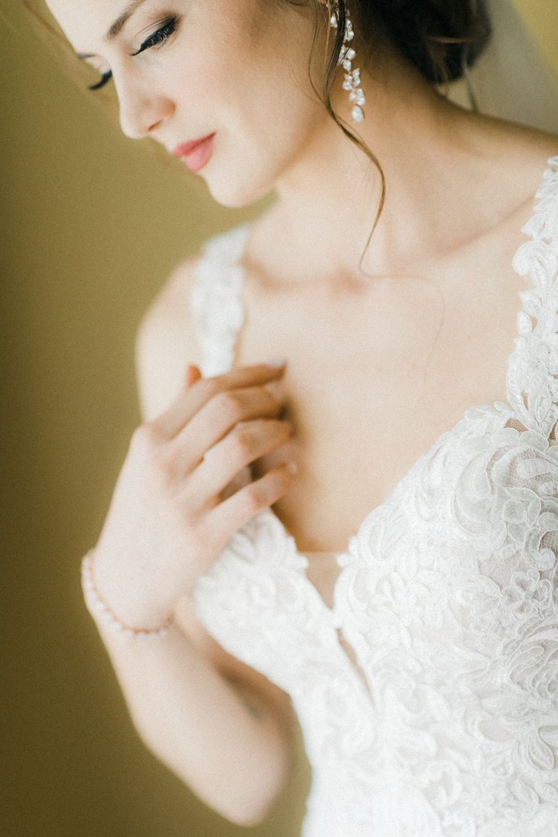 johnlyonsphoto's tweet photo. We are working on Emily and Dane's beautiful and elegant wedding and I had to share a couple of my favourite photos. And - another Colour VS B&amp;W challenge! Swipe  👈 to see the black and white version and let me know in the comments which version you prefer! 

#johnlyonsweddings https://t.co/JaLE33ZWm7