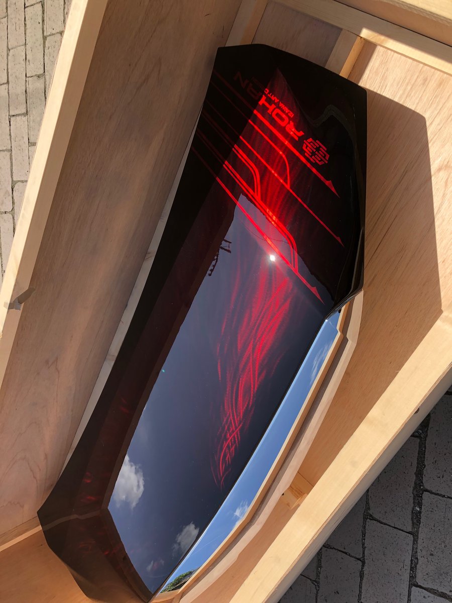 takahiko1114's tweet photo. 昨日より、、
こちらはRedghostです😊
車種によるボンネットの形状や、材質によって同じ色の組み合わせでも少し違った見え方になります。
#ROHAN #izawaartdesign #paint #art #design #beautiful #custompaint #love #japan #nara #rohan_izawa_net #grindertattoo #グラインダータトゥー #IZkandy https://t.co/XZ4byBUu7O