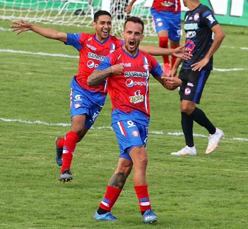 Marca502_'s tweet photo. @chichoming: Feliz por el triunfo y por mi primer gol en Xela. 

#MarcaSportsGT #Apertura2020 https://t.co/5ae7I0xAgR
