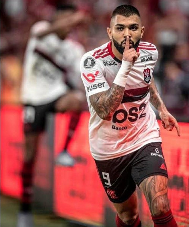 simpraisa's tweet photo. Gabigol 2019 / Gabigol 2020

Mesma comemoração, mesmo corte de cabelo 😂 https://t.co/br8ixzrwYW