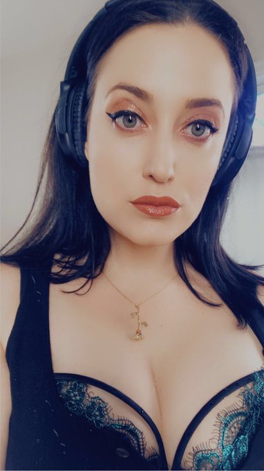 These filters are so evil... https://t.co/mfmEjoBSJL<a href="/tag/tittytuesday"class="tags"><span>#tittytuesday</span></a>