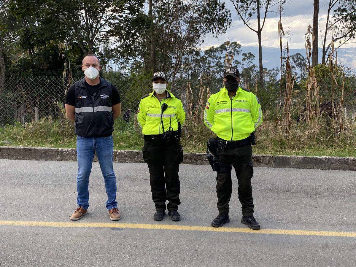 Se realiza  el operativo de control Interinstitucional en la Y de la  parroquia Chumblin, con la colaboración de la Policía Nacional y se verificó que cuenten con la documentación adecuada, y se sanciona a conductores que no cumplían con lo establecido.