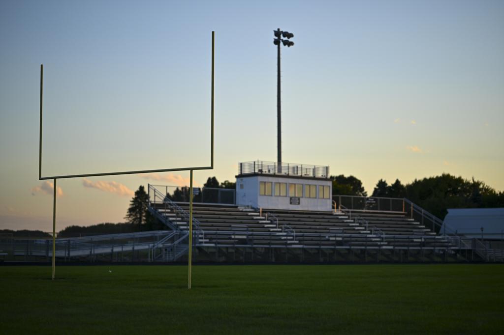 David_LaVaque's tweet photo. Blooming Prairie, a proud football town, won't get to feed and fawn over its 1A champs this fall. Loss of little things creates a big void on a Friday night without lights. https://t.co/70zr4mNe6z @BPPSBlossoms @BPQBClub #mshsl https://t.co/MR4bHK0bcq