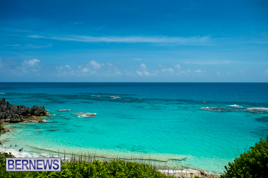 bernewsdotcom's tweet photo. A beautiful day for a swim on the south shore. #Bermuda #ForeverBermuda #BermudaSummer https://t.co/kxXYo5cM6x