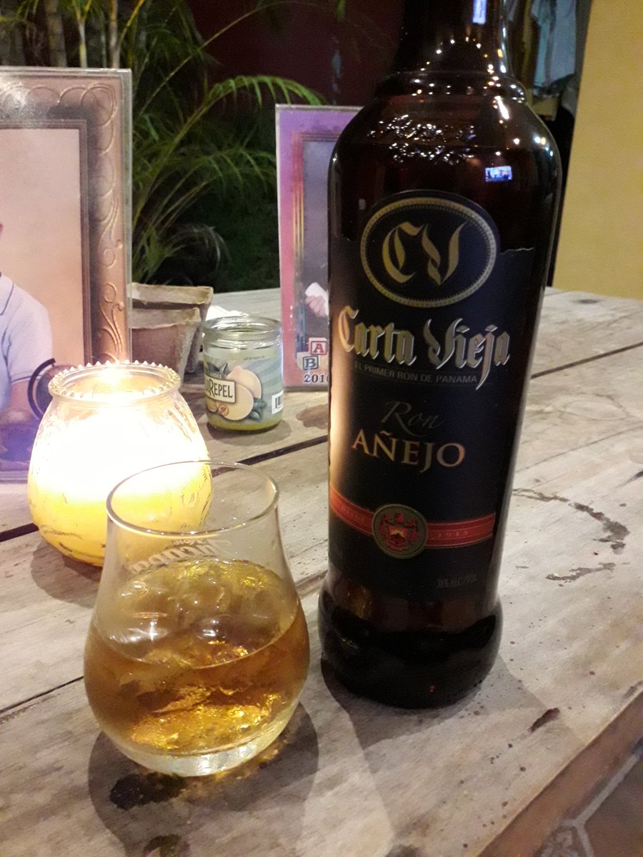 <a href="/karimgozaine/">Karim Gozaine</a>  saludos, disfrutando del Ron Carta vieja etiqueta negra... escuchando una buena cantadera, saludos!!👍🥃😷🏡