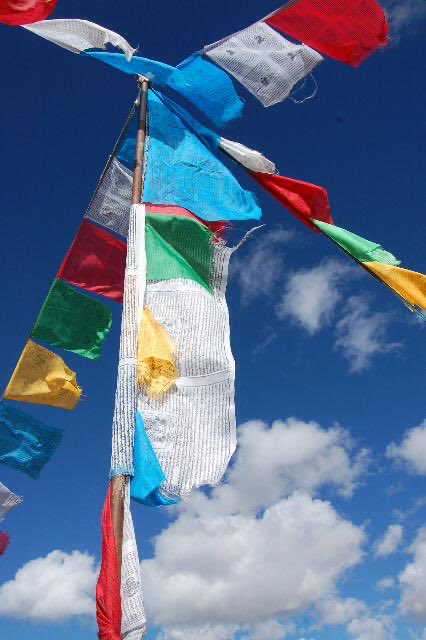 CurtisSChin's tweet photo. This would not be #Washington, D.C.
Happy weekend all! From an earlier trek to Lake #Manasarovar & Mount #Kailash, #Tibet.
#blueskies & #blessings to all.
#prayerflag. (Put the blue flag at the top) https://t.co/YHuiNsDR0L