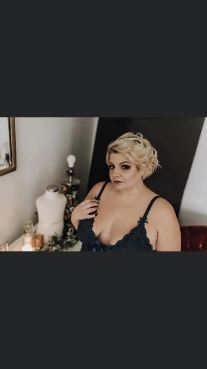 BeverlysSecret's tweet image. Good evening! 

We are now open for appointments any day of the week!  

Green is the color of the week so make sure you watch our live video from Monday of our 50% off items and also our 75% off clearance items as well!  💚💚💚