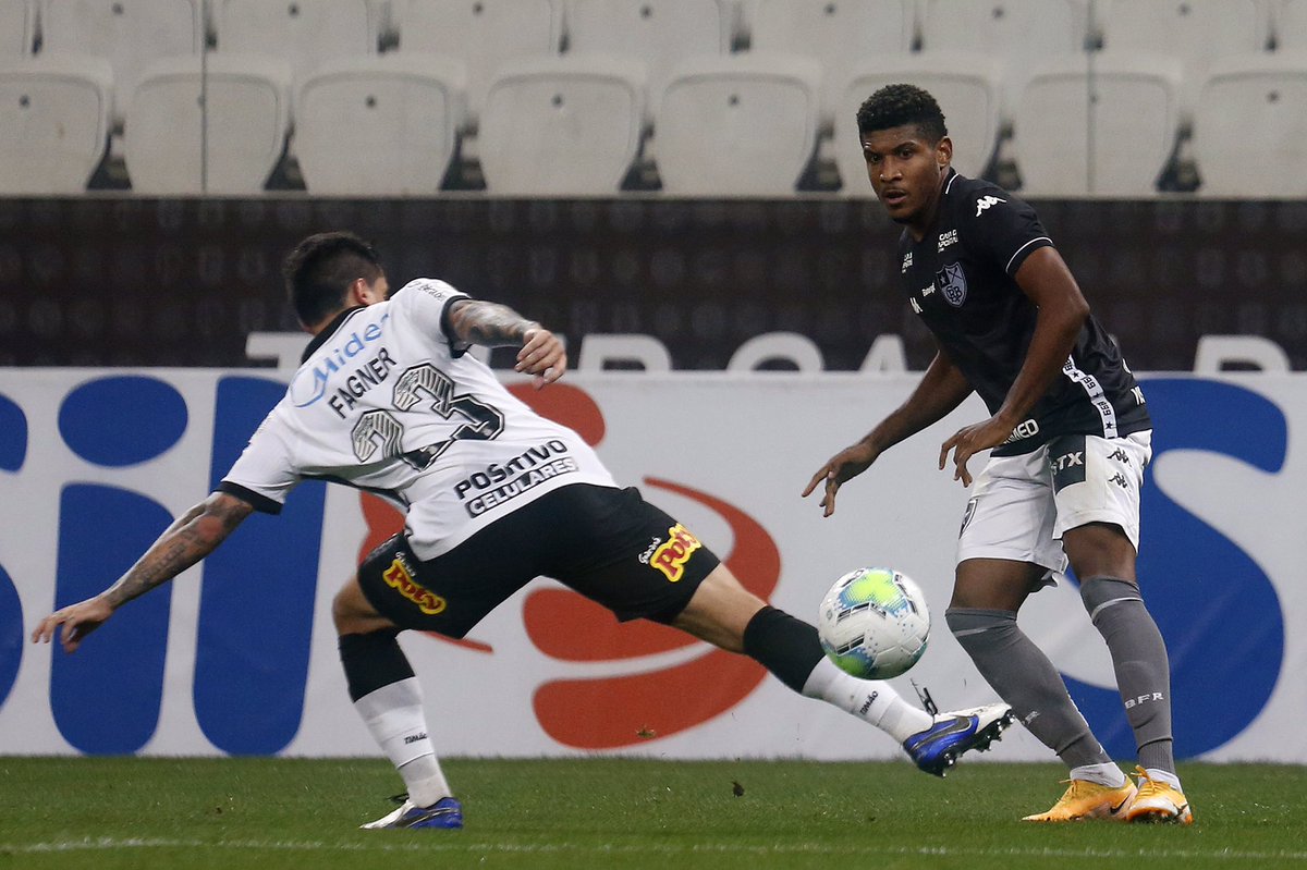 silveirarhuan10's tweet photo. O resultado não foi o esperado, mas fico feliz de participar de um de nossos gols! Agora é trabalhar cada dia mais visando a melhora da nossa equipe! Foco e trabalho 👊🏾👊🏾👊🏾 https://t.co/VgjdaBMBNq
