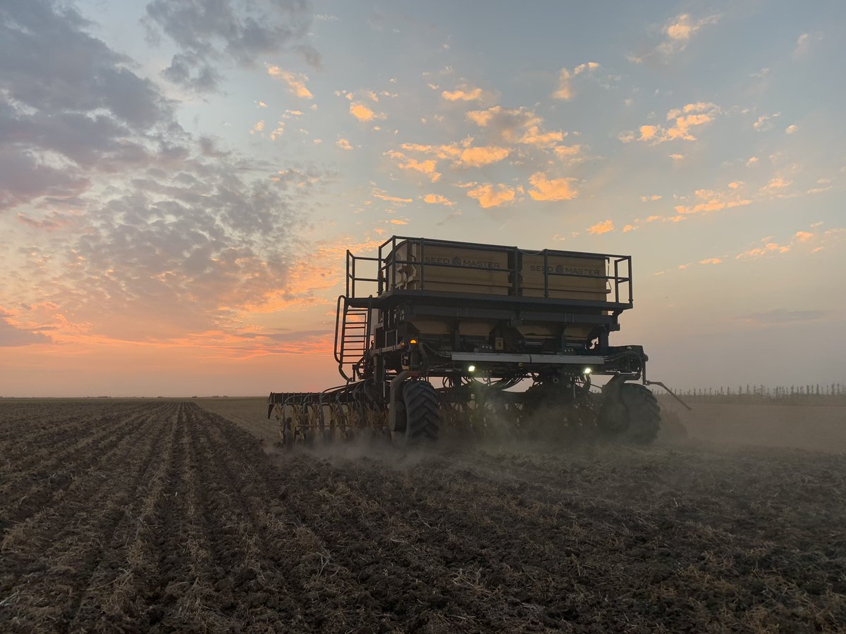 LangDerian's tweet photo. Great night with @ChrisMorson getting some winter wheat in before the rain hits! #DOT #ravenprecision https://t.co/O6i14O4Unh