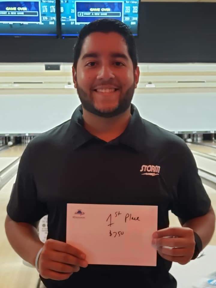 EscuderoManolo's tweet photo. El bolichero @DonaldLee10 ganó el torneo Win-A-Spot 4, clasificando de 1ro. para participar el próximo fin de semana en el "PBA Bowlersmart Midwest Open"; que tendrá como sede la Bolichera "Brunswick Zone" en Lakeside, Missouri 🇺🇸. 🇵🇦🎳💪💥🔥 #StormNation #RayOrfsProShop #Bowlifi https://t.co/shwfJReVSj
