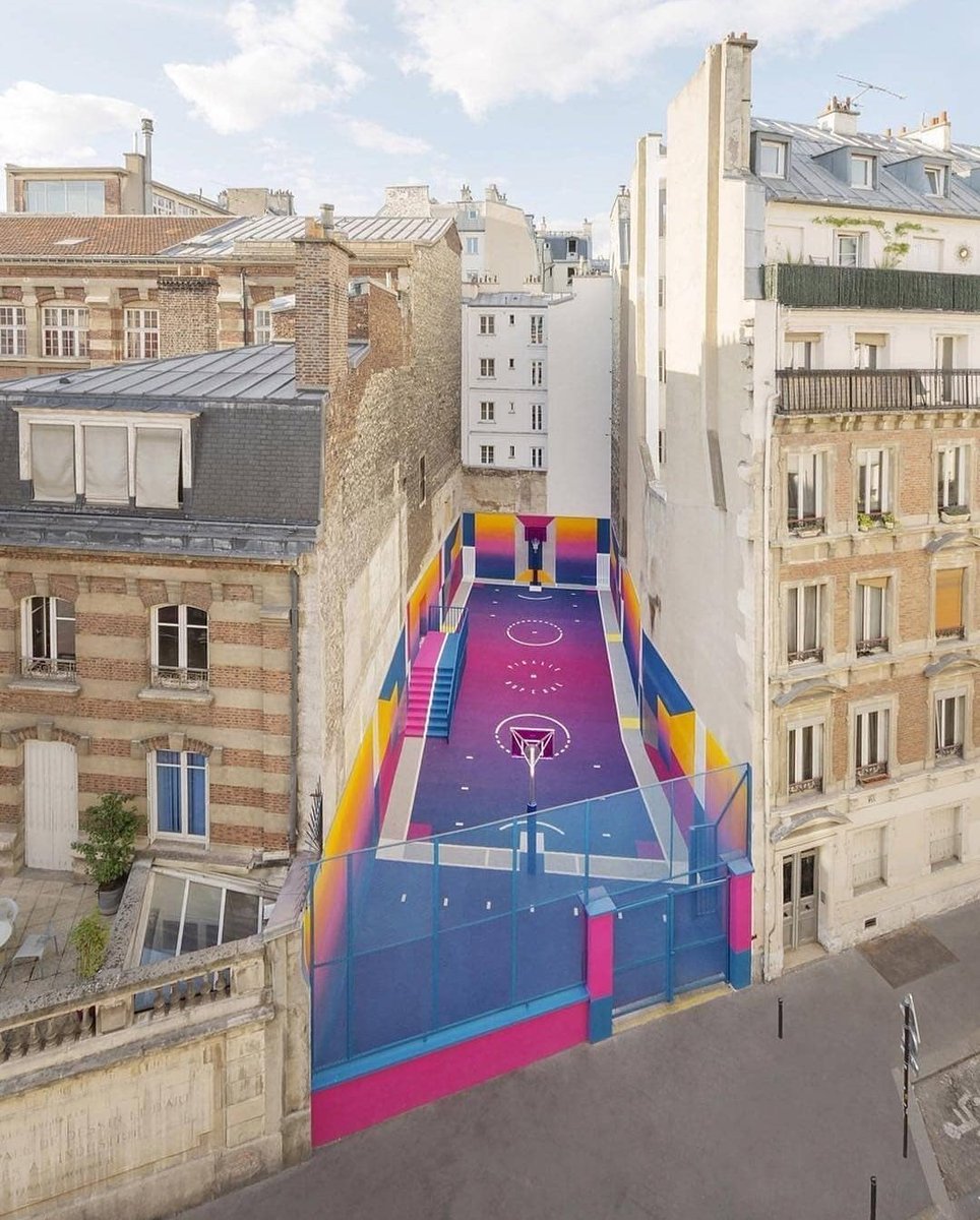 alejandrocsome's tweet photo. - No se puede hacer una plaza/cancha urbana entre medianeras.
- Hold my 8.66.

(Cancha de Básquet en París, Francia, de Ill Studio) https://t.co/jVb7sRDvHI