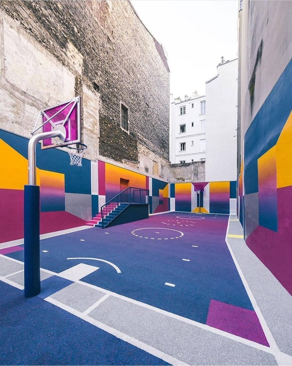 alejandrocsome's tweet photo. - No se puede hacer una plaza/cancha urbana entre medianeras.
- Hold my 8.66.

(Cancha de Básquet en París, Francia, de Ill Studio) https://t.co/jVb7sRDvHI