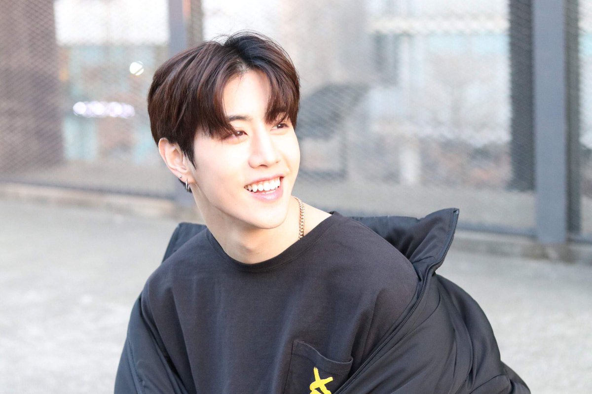 Marktuan shining smile a needed thread. — BEAUTIFUL SMILE FROM MARK TUAN SHINE YOUR SUNDAY —