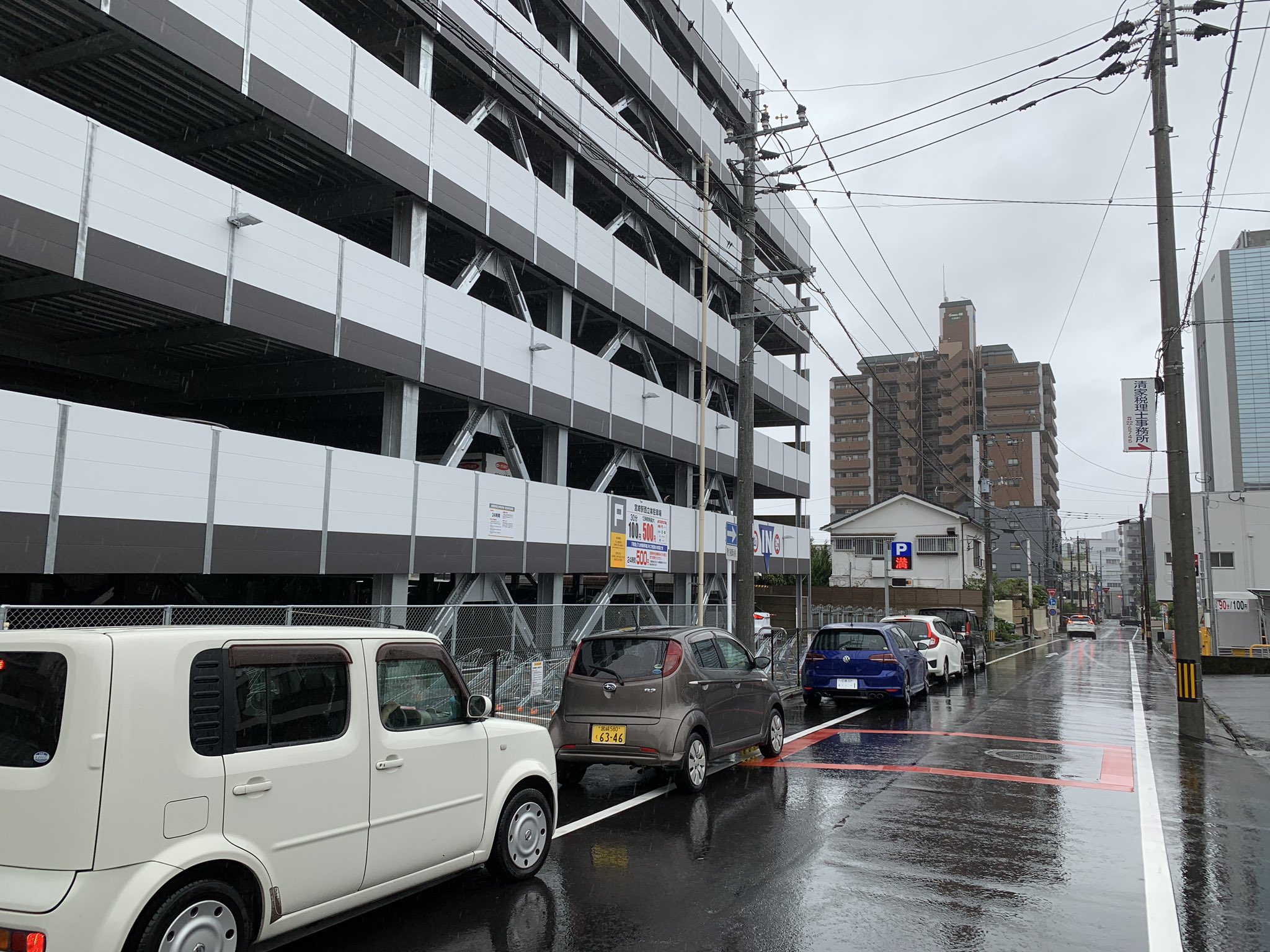 画像 宮崎市内の近所の立体駐車場は満車で入り待ちの車もいました T Co Pmxwm0eoa3 まとめダネ