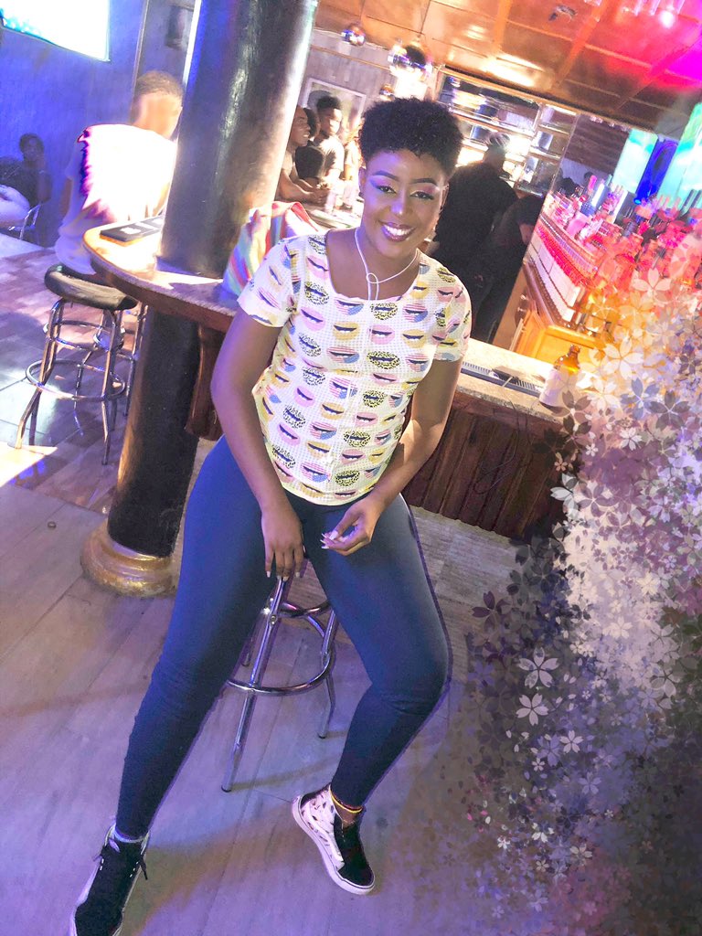 ketty_saint's tweet photo. Met foto saw ap fè la.
Manvi wè nou.
Men pou nou.😘😘😘😘😘😘 https://t.co/UWFojPXkHm