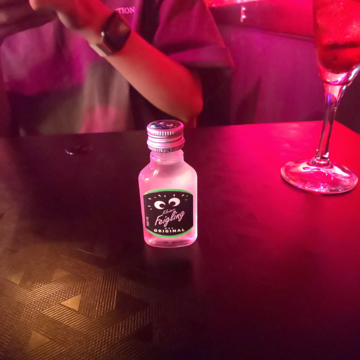 SKYLINE33194's tweet photo. 錦糸町ワンチャンにてたくさんの笑顔と元気をもらえました！
飲んで、食べて、喋って、歌って、踊って
過ごした時間は本当に楽しかったです✨

とくに
店長さんをはじめ
はるかさん
しのぶさん
みなさん
ちあきさん
ありがとうございました！

また、来たいなぁ～って思わせてくれるお店でした！✨ https://t.co/kZfakvzeY6