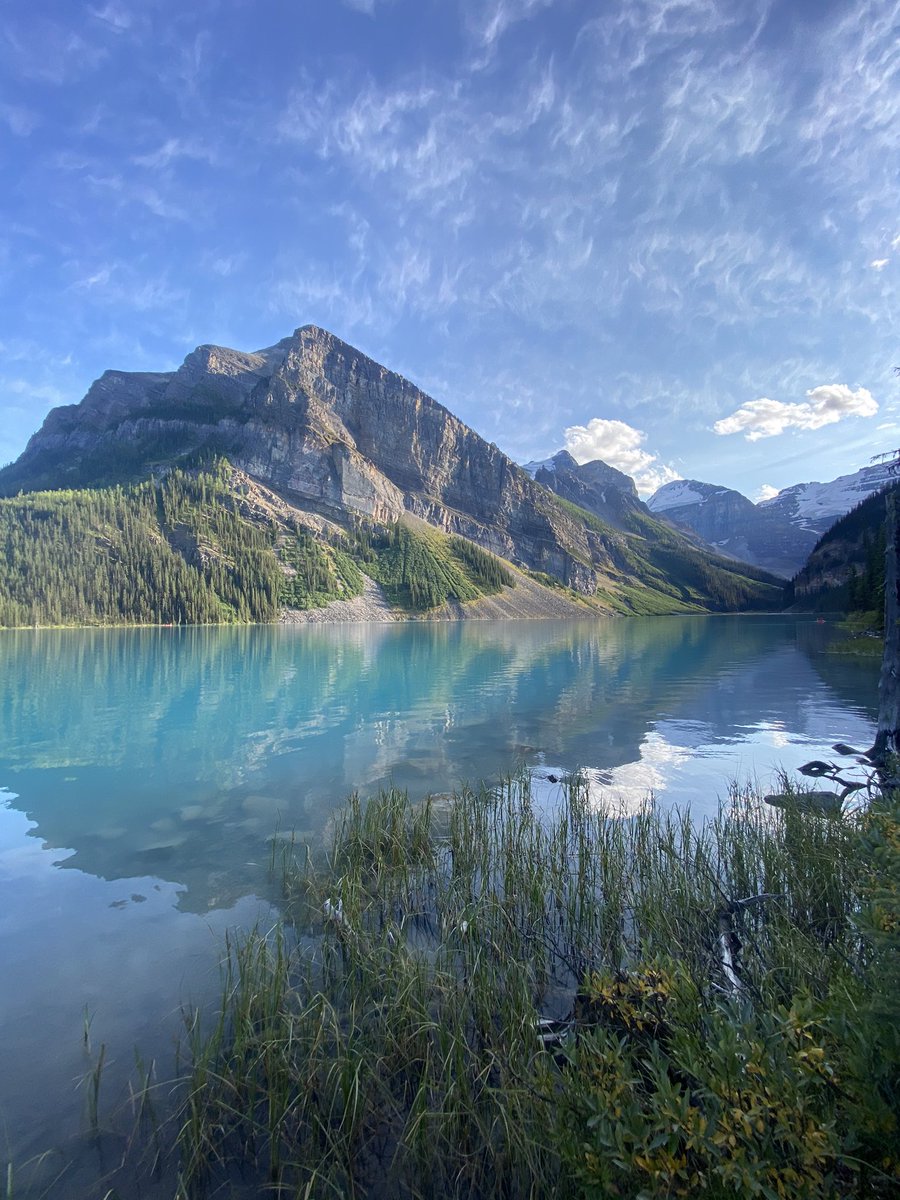 27MilanLucic's tweet photo. Great time with the family at Lake Louise #explorealberta 🇨🇦 #fairmontlakelouise https://t.co/tpchkmJq0z