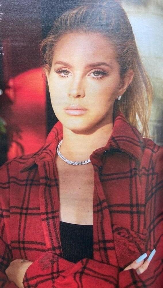 lanasmysoulmate's tweet photo. LANA DEL REY IS SO HOT 🔥 https://t.co/DYK2HXQVaz
