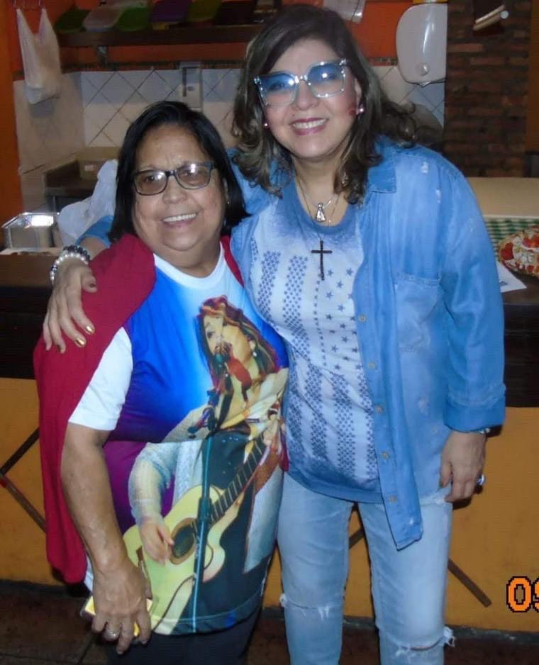 RobertaMiranda1's tweet photo. Ehhhh !! Que triste minha fã . Descanse querida ! Obrigada pelo amor dedicado a mim. Saiba q te amei também ! Se cuidem ! A covid ou o maldito #coronavirus levou mais uma pessoa Q conheço https://t.co/IB1Klv8YQl