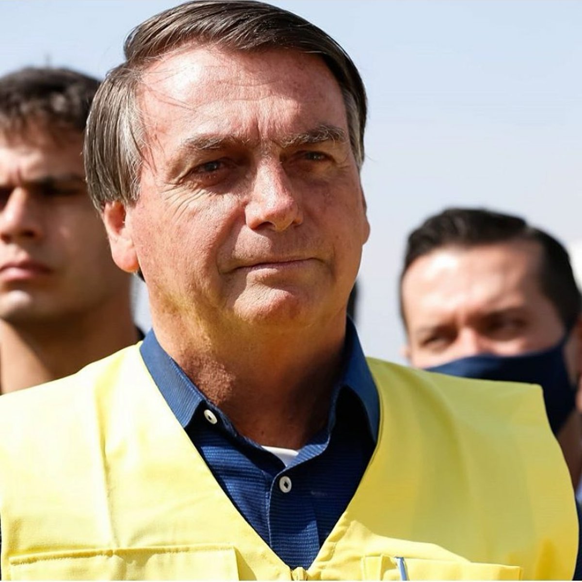 Exatos 2 anos o Sr sofreu um atentado contra sua vida. Mas sua honra, coragem e fé lhe tornaram ainda mais forte. Que Deus continue lhe abençoando. E que o Sr cumpra a missão que Deus lhe deu e mude nossa nação para melhor de uma vez por todas. Obrigado Presidente <a href="/jairbolsonaro/">Jair M. Bolsonaro</a>