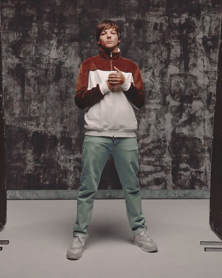 Custom Louis Tomlinson Cropped Hoodie By Cm-arts - Artistshot