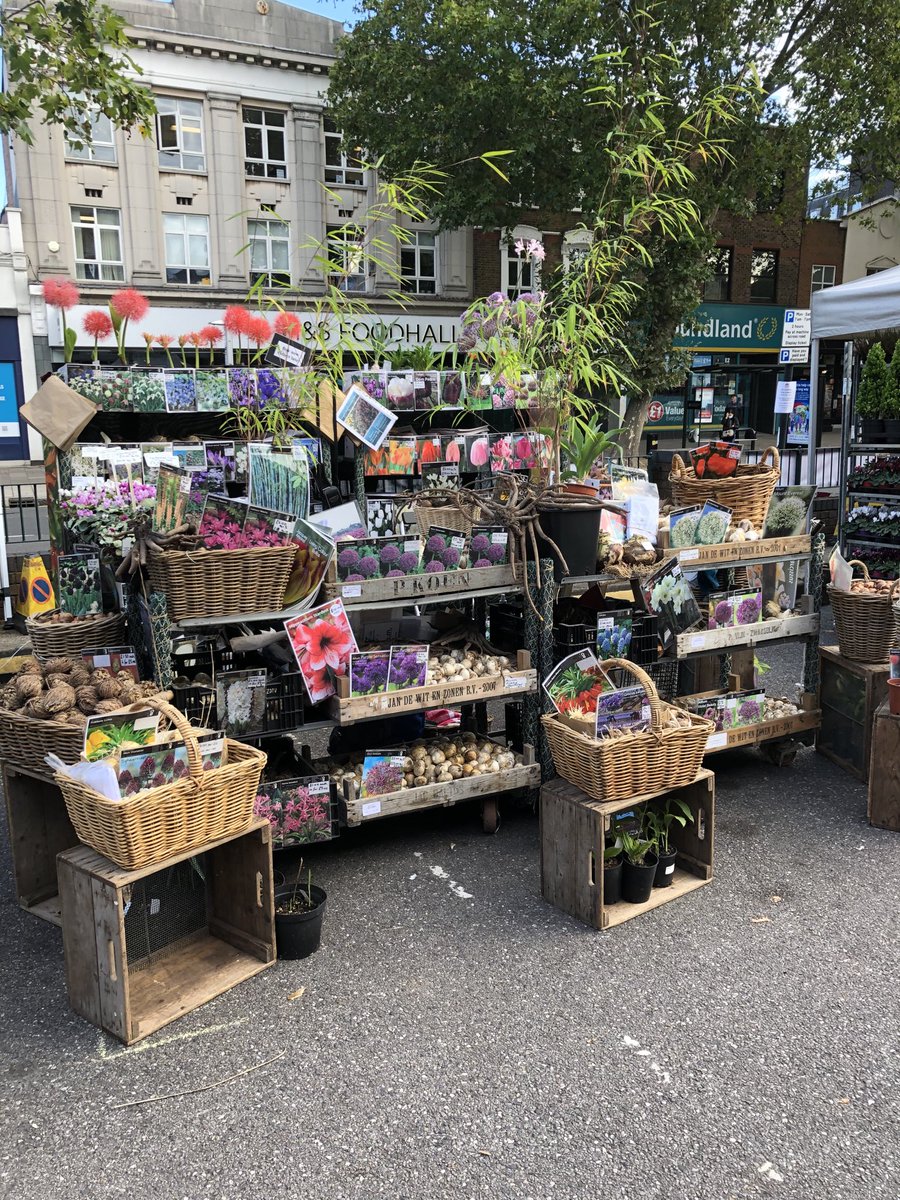 Here we are ⁦<a href="/ChiswickFlowers/">Chiswick Flower Market</a>⁩ ready for the off