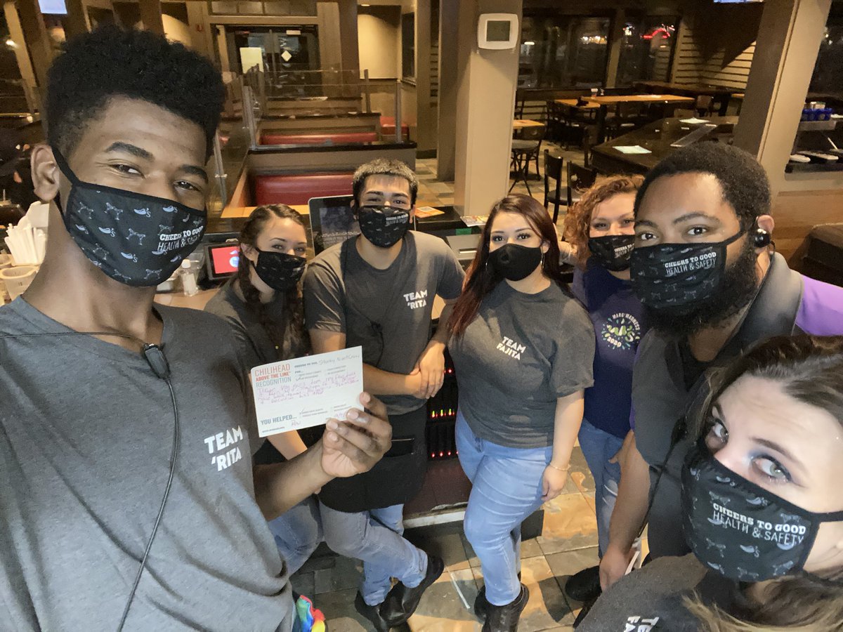 _HotBoiRonald_'s tweet photo. After a busy night I had to recognize the team for owning my feedback and executing flawless Team Service tonight! Thank you for an amazing night #JCJiants #WeWillRise #Oneteam #TeamEstrada @CB24435018 @AshleyYanez17 @EricEstrada713 #chilisLove https://t.co/J2tEZzlPw3