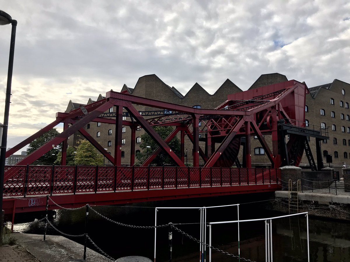 Now in Shadwell Basin. Lift bridges are ace, and there’s a very similar one almost directly opposite over the river in Rotherhithe