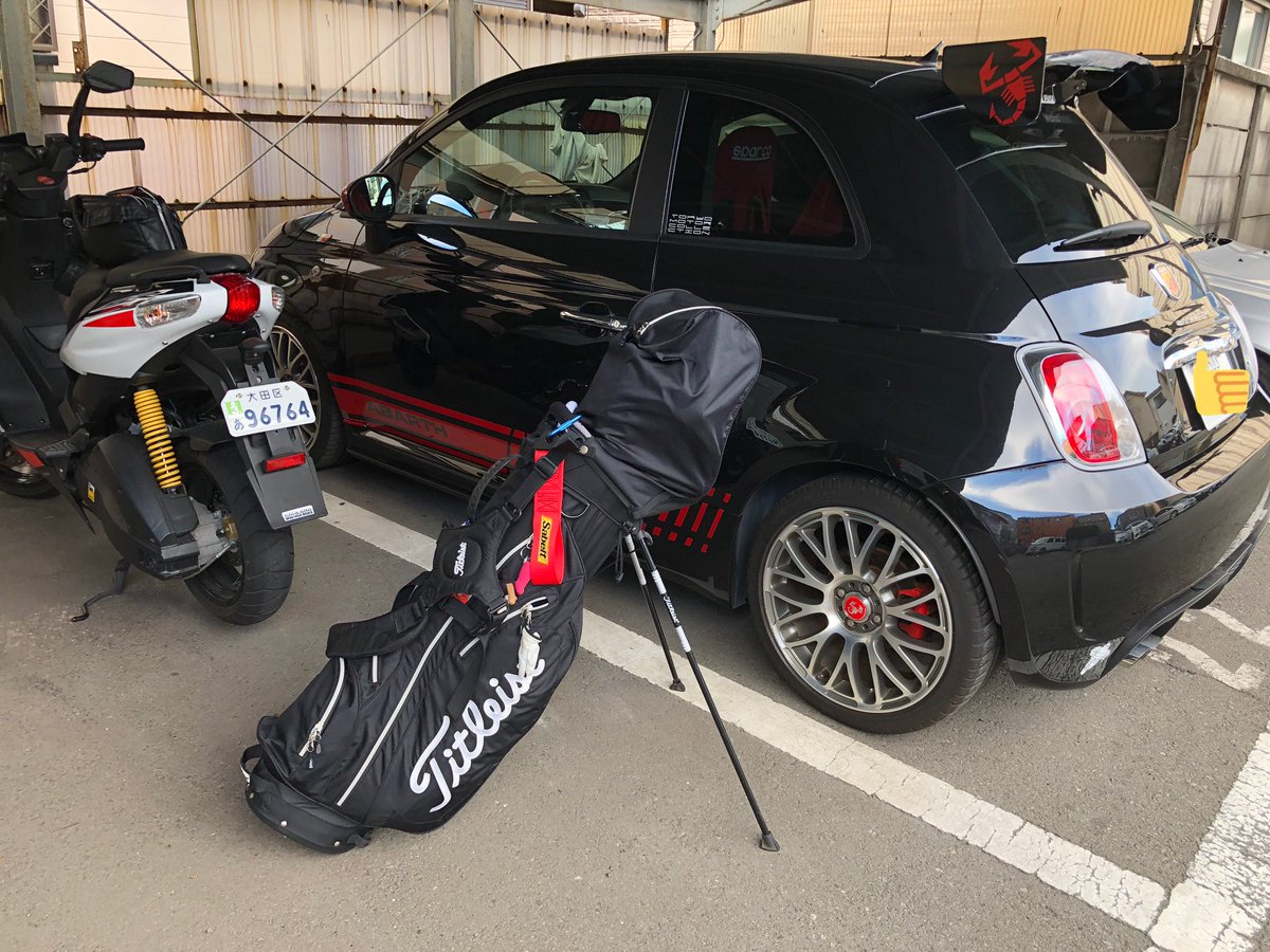 アバルトのフルイチ ヒーター故障中 車とバイクとクラブ 後はギターがあれば私の趣味の全部 ちなみにキャディバッグにはトランクから出し入れしやすいようにsabeltの牽引ベルト付けてます笑