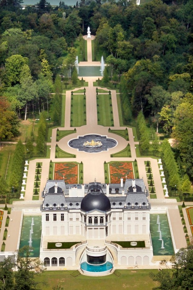 factscheck_'s tweet photo. Saudi Crown Prince a so-called reformer using public investment funds for his lavish lifestyle. He bought £400m superyacht &amp; £230m chateau. He spent £340m on a painting. He has big plans to build a £400billion mega-city project. @ghoshworld
@snarwani
https://t.co/s3uaB1JeE4 https://t.co/mXgEJOg1sd