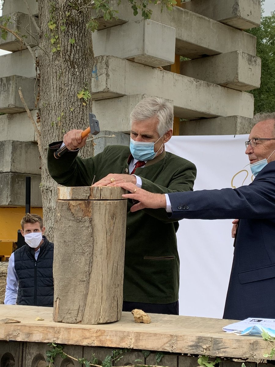 LinhartBMEIA's tweet photo. Projet phare en Champagne dans l‘#oenotourisme avec le groupe hôtelier autrichien Loisium Wine & Spa Hôtels: pose de la 1ère pierre du #Mutigny Resort Hotel; Grundsteinlegung bei Vorzeige-Hotelprojekt in der Champagne mit österreichischem Betreiber #Loisium Wine & Spa Hotels https://t.co/ASakISBTDW