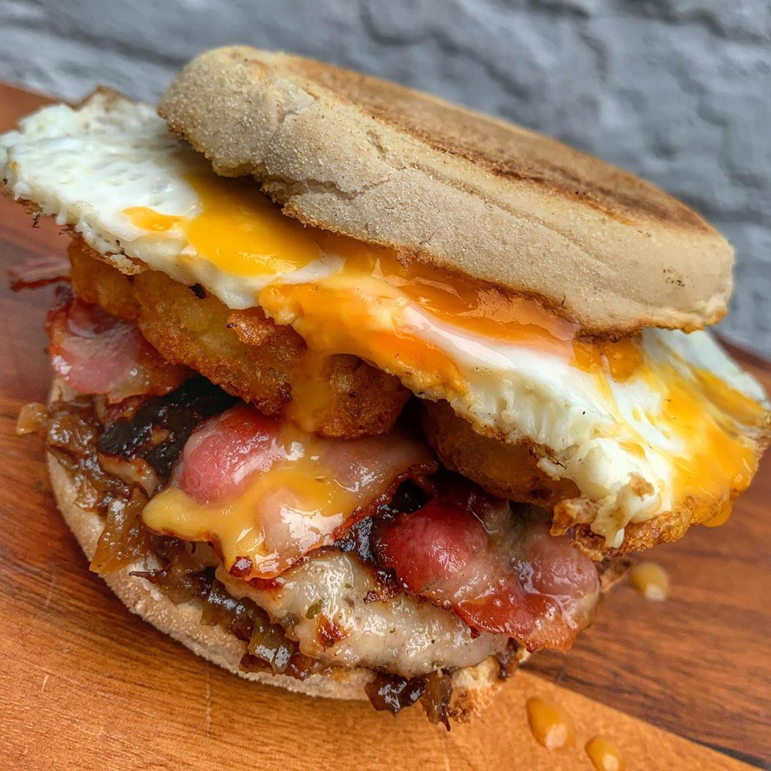 Right, what do we think out of 10? 😍

Try making a burger with our sausages &amp; pairing it with our bacon like <a href="/smokefireflame1/">smokefireflamebbq</a> has done. 

Recipe here: thejollyhog.com/cook/make-your…

#foodpics #foodiechats #SundayBrunch