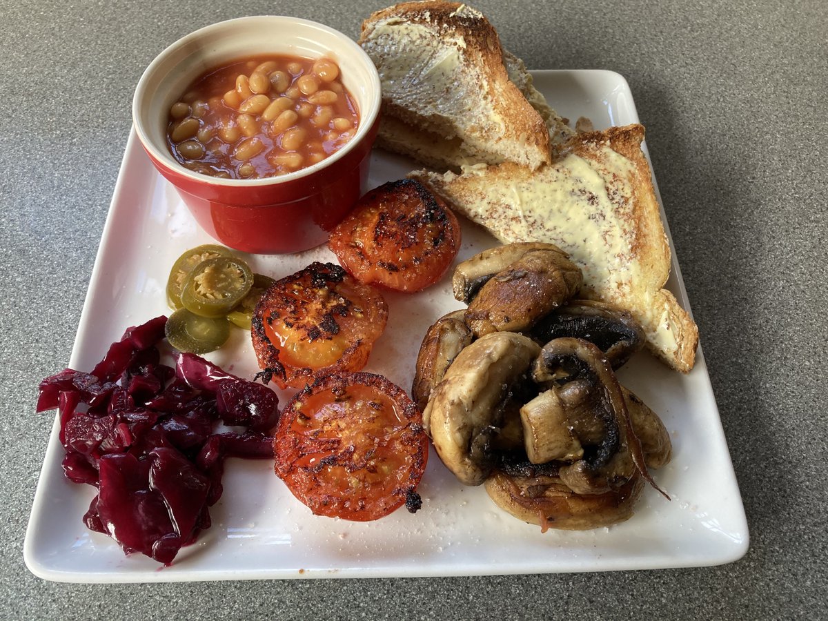 kidnapped_teddy's tweet photo. #vegan4health Breakfast
Mushrooms, tomato & beans
Toast & #vegan butter
Pickled cabbage & jalapeños
#nomeatrequired https://t.co/DLdEvlmqDY