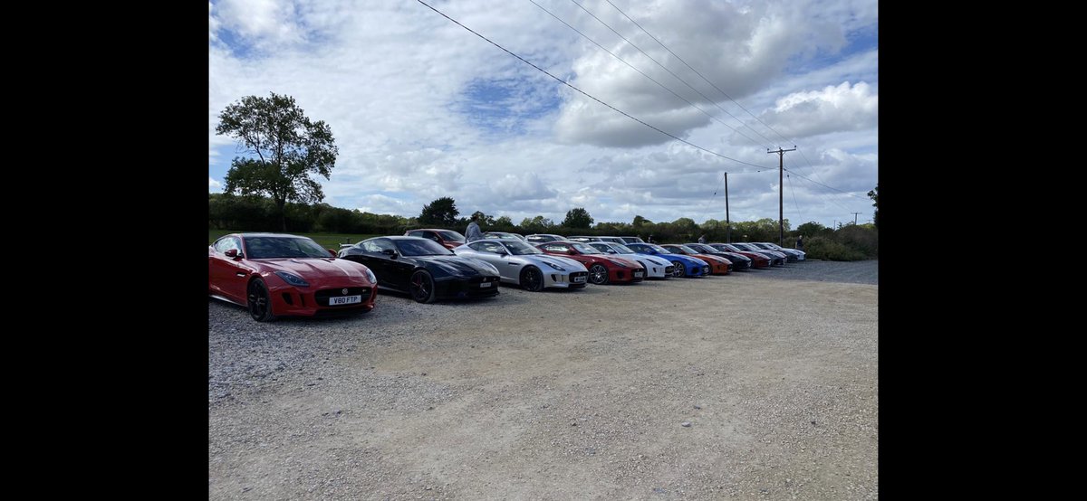ftypedrivemunch's tweet photo. Our second second drive out yesterday, (5th September.)
Following on from the #Jaguar owners club meet at the @BMMuseum up to 15 #ftypes toured the #Cotswolds via @CaffandMac ending up in at the Turks Head in Alcester. https://t.co/SWsCiTaip8