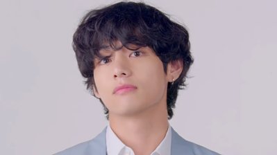 vantends's tweet photo. taehyung looks extra fluffy with his black permed hair https://t.co/6Rk0rNKhjD